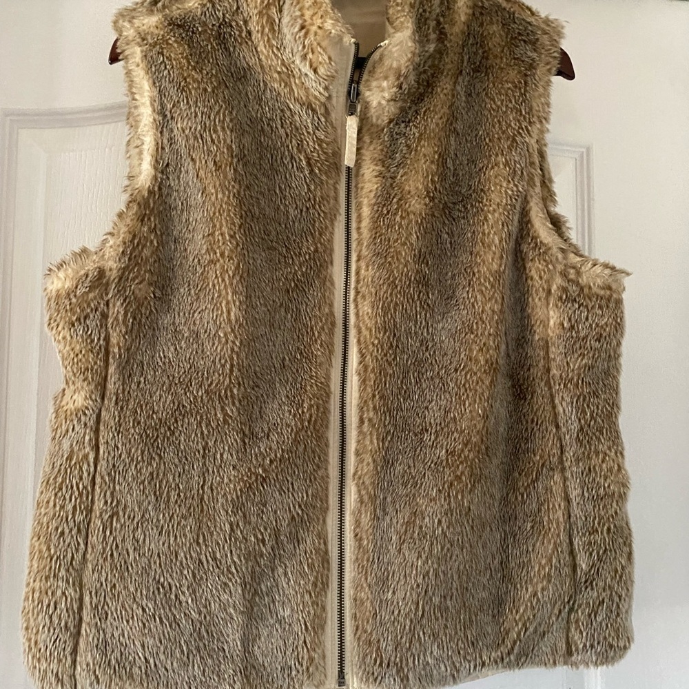 Faux Fur Women’s Reversible Vest in Beige size XL